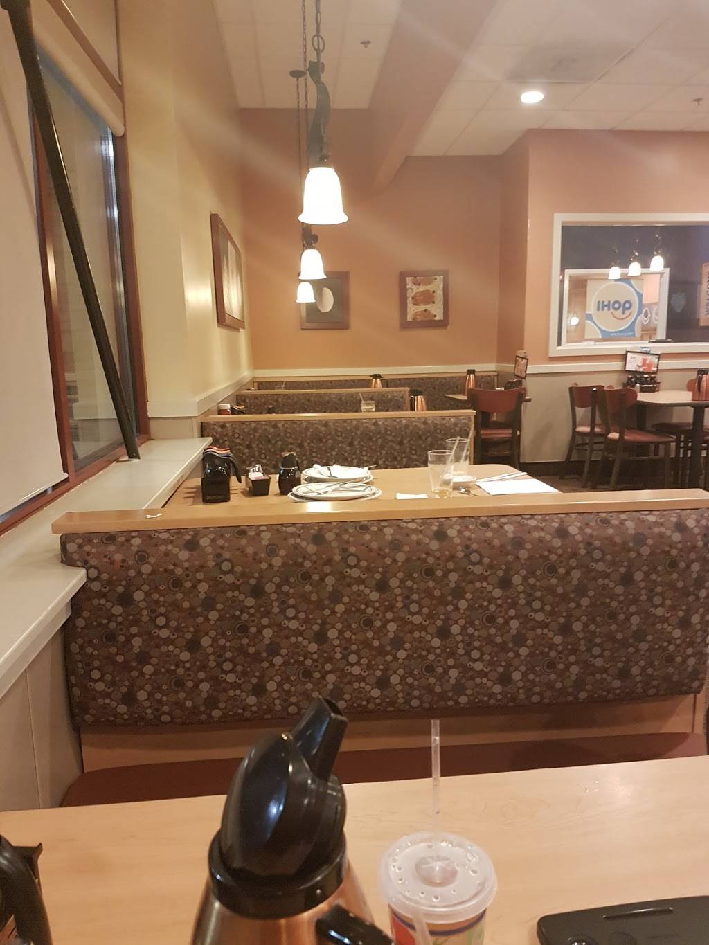 IHOP | bakery | 338 Southpark Cir, Colonial Heights, VA 23834, USA | 8045264902 OR +1 804-526-4902