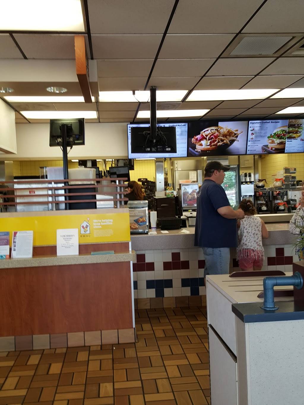 McDonalds | cafe | 1022 Main Ave, De Pere, WI 54115, USA | 9203360255 OR +1 920-336-0255