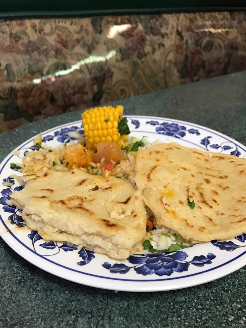 Pupuseria Don Carlos Village | restaurant | 2046 Pico Blvd, Los Angeles, CA 90006, USA | 2133821326 OR +1 213-382-1326