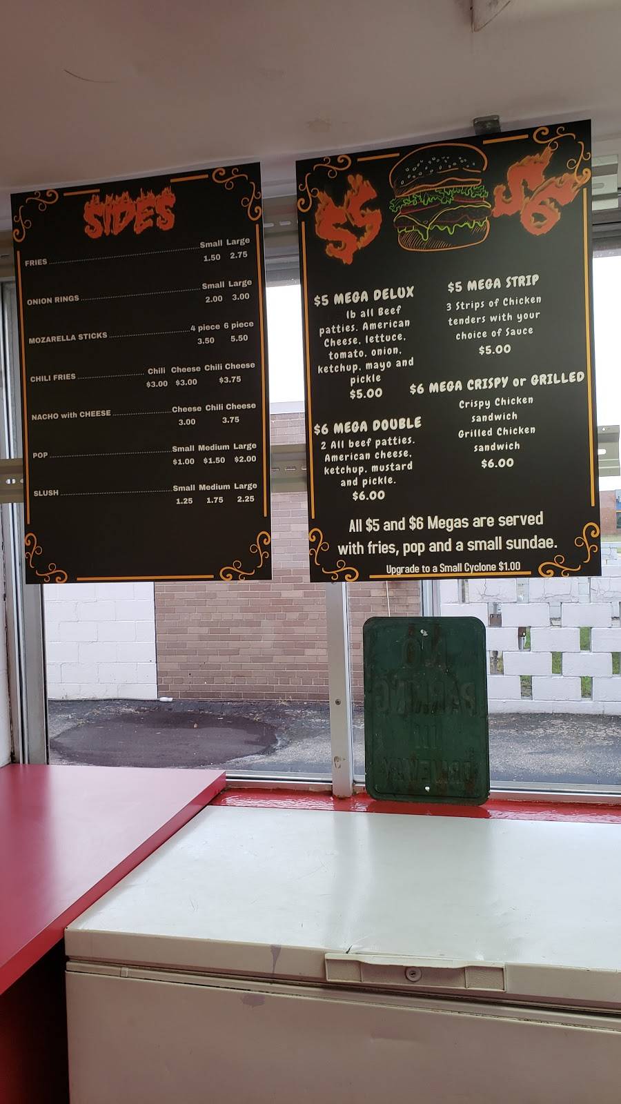 J & W Ice Cream and Grill | restaurant | 25621 Gratiot Ave, Roseville, MI 48066, USA | 5868722320 OR +1 586-872-2320