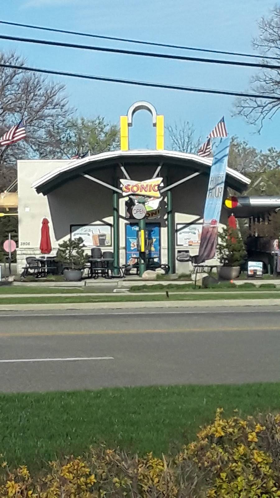 Sonic Drive-In | restaurant | 3906 Portage Rd, South Bend, IN 46628, USA | 5742739340 OR +1 574-273-9340