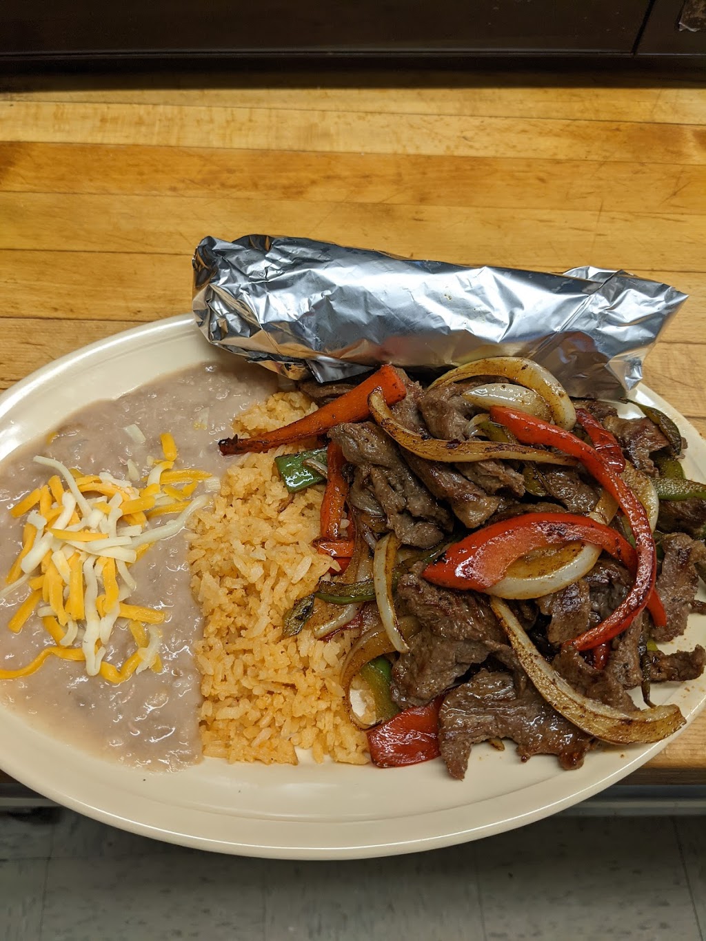 El Chapulin Mexican Restaurant | restaurant | 3351 N Broadway Ave, Wichita, KS 67219, USA | 3162014955 OR +1 316-201-4955