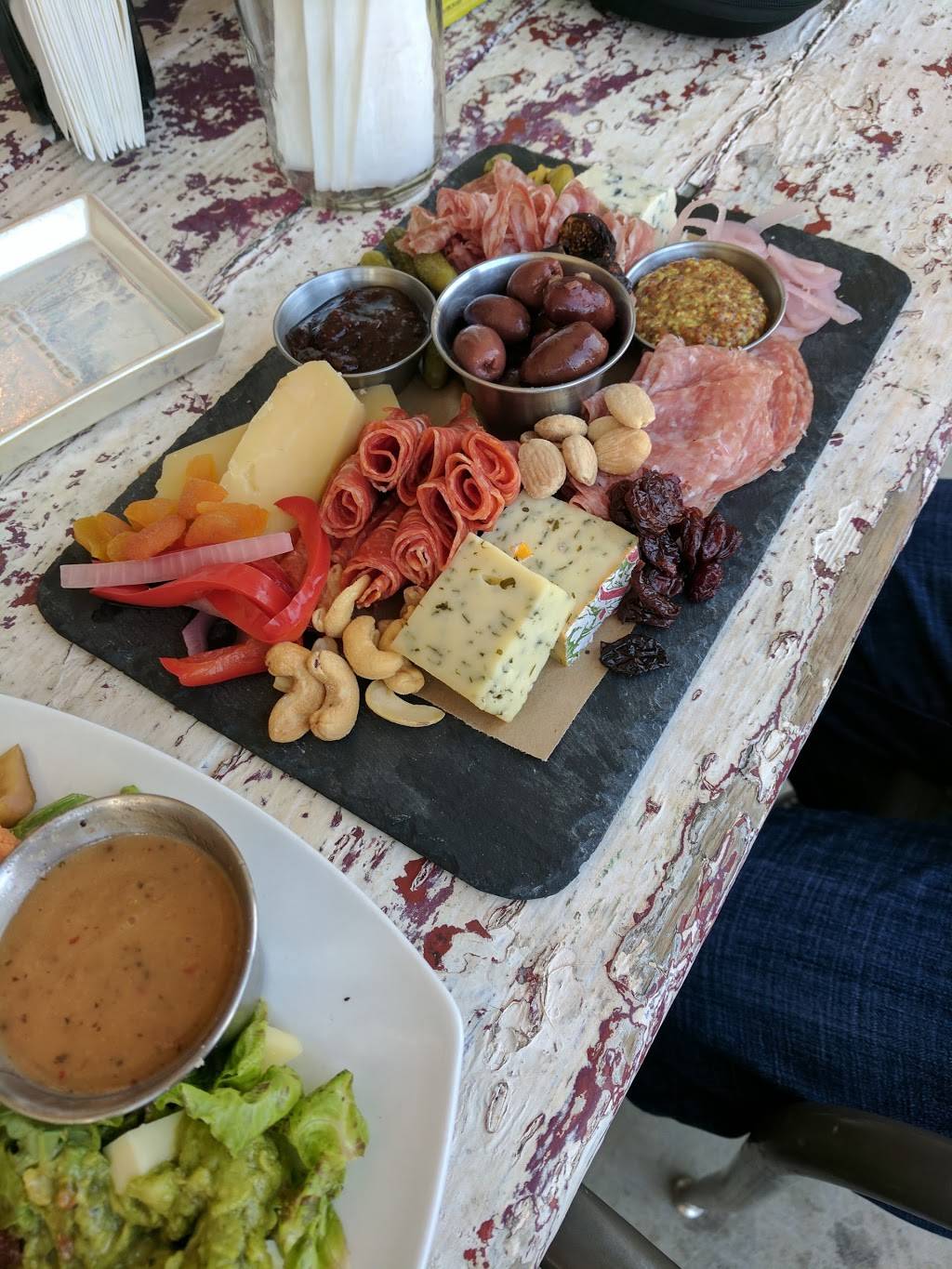 The Lucky Hen Larder | restaurant | 1095 Meadowvale Rd, Santa Ynez, CA 93460, USA | 8056919448 OR +1 805-691-9448