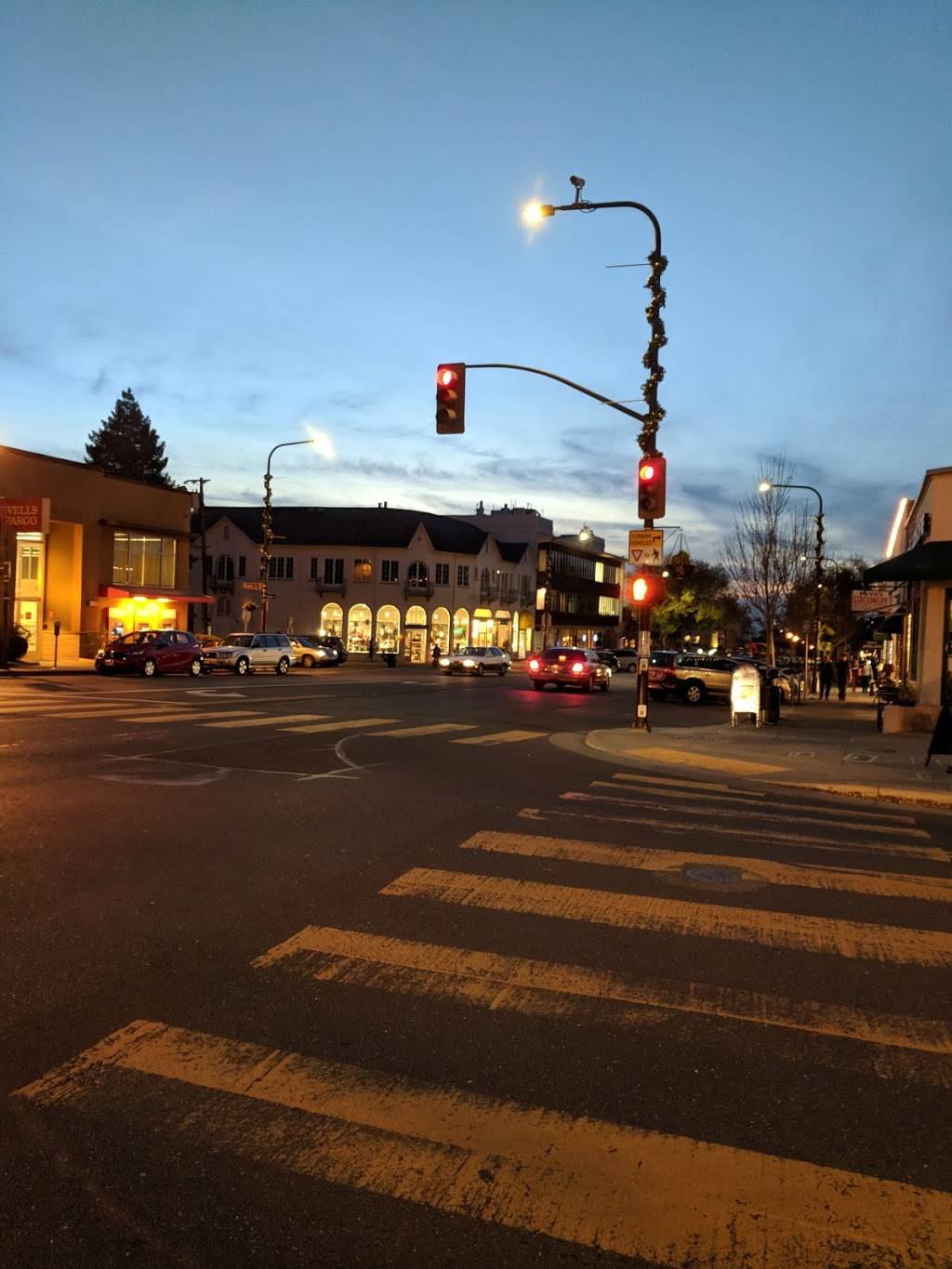 Starbucks | cafe | 1799 Solano Ave, Berkeley, CA 94707, USA | 5105255885 OR +1 510-525-5885