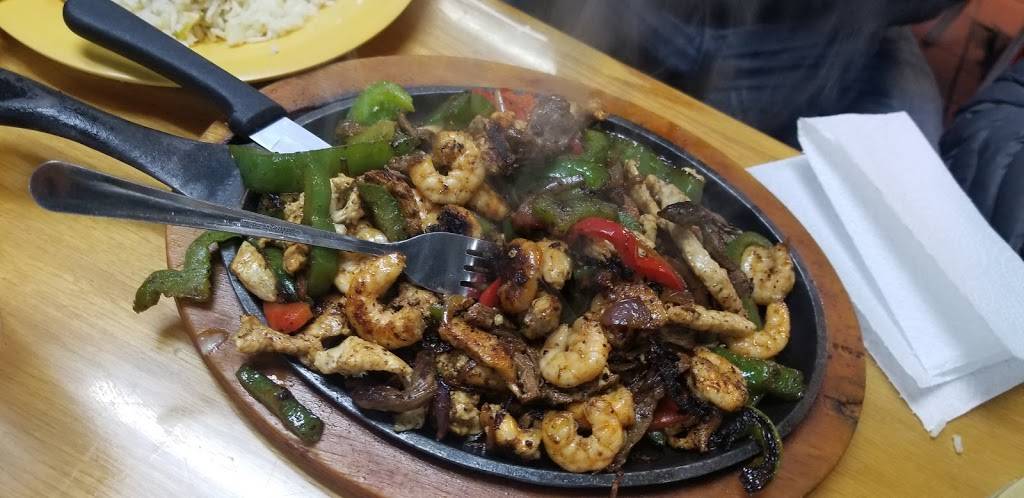 Las Islas Marias | restaurant | 4770 W Grand Ave, Chicago, IL 60639, USA | 7736378233 OR +1 773-637-8233