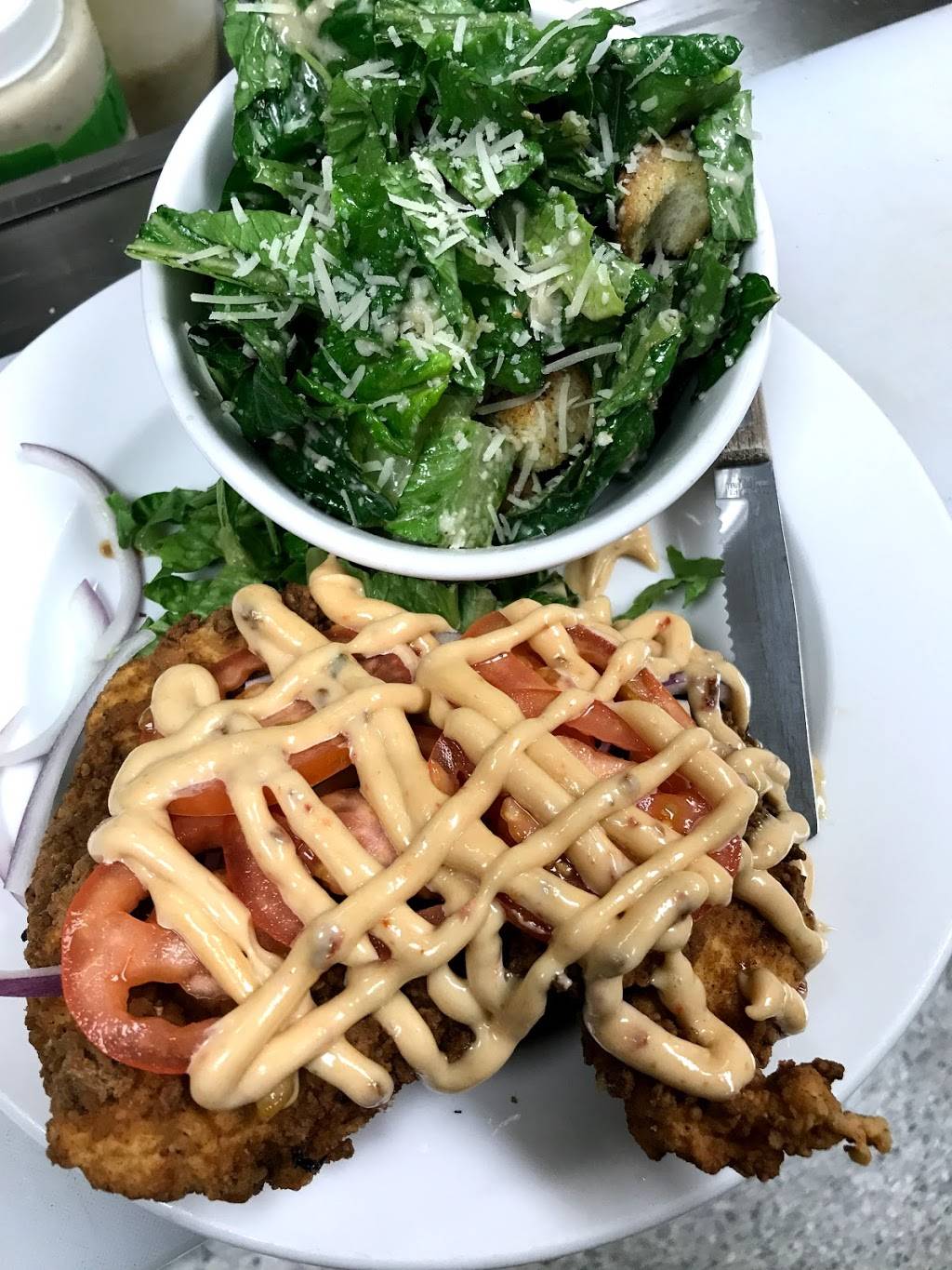 Dinos Riverwest | restaurant | 808 E Chambers St, Milwaukee, WI 53212, USA | 4145629171 OR +1 414-562-9171