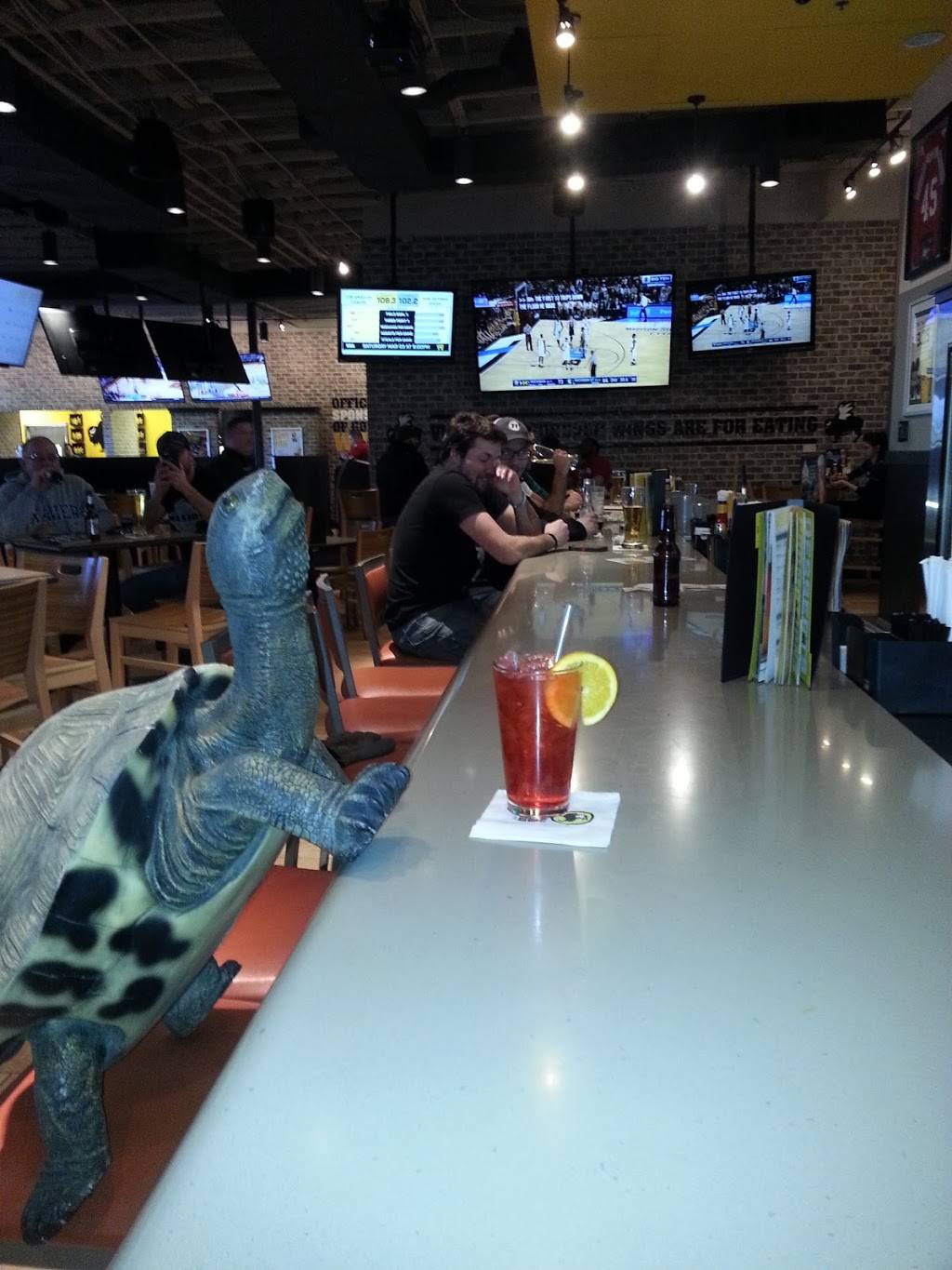 Buffalo Wild Wings | restaurant | 1611 Chillicothe St, Portsmouth, OH 45662, USA | 7403551299 OR +1 740-355-1299