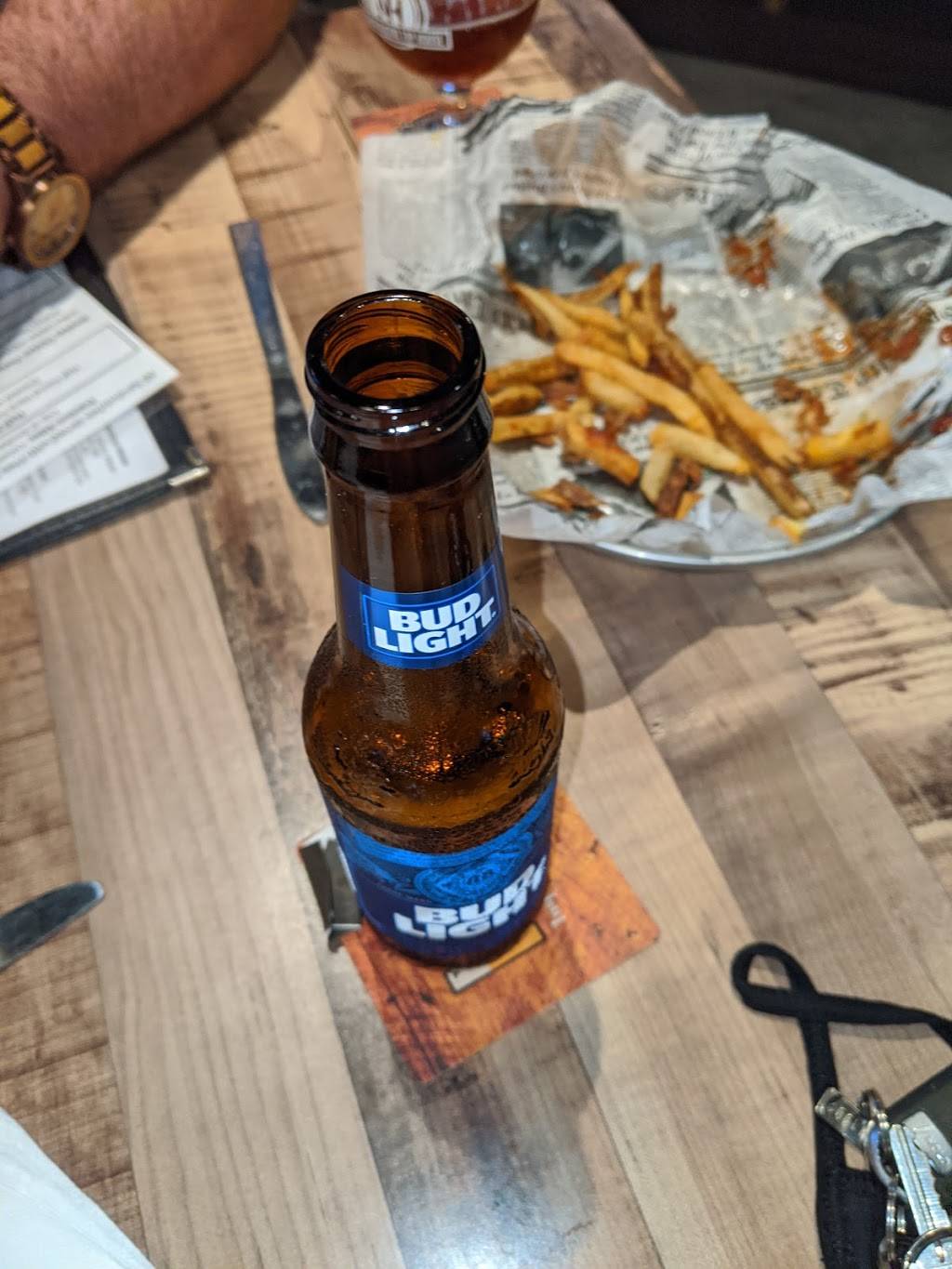 Neighborhood Tap House II | restaurant | 5101 Ashley Phosphate Rd, North Charleston, SC 29418, USA | 8432259090 OR +1 843-225-9090