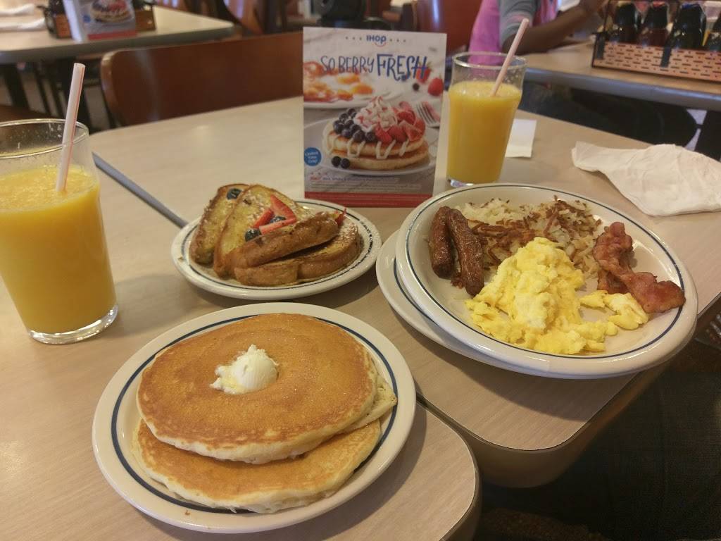 IHOP | bakery | 134 W Woodlawn Rd, Charlotte, NC 28217, USA | 7045236388 OR +1 704-523-6388