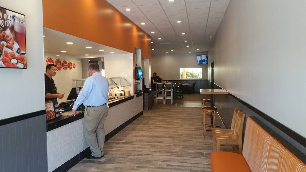 Round Table Pizza | meal delivery | 361 Rheem Blvd, Moraga, CA 94556, USA | 9253761411 OR +1 925-376-1411