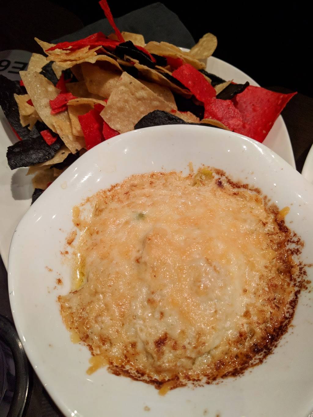 Studio Movie Grill | restaurant | 4401 W Claiborne Square, Hampton, VA 23666, USA | 7573258896 OR +1 757-325-8896