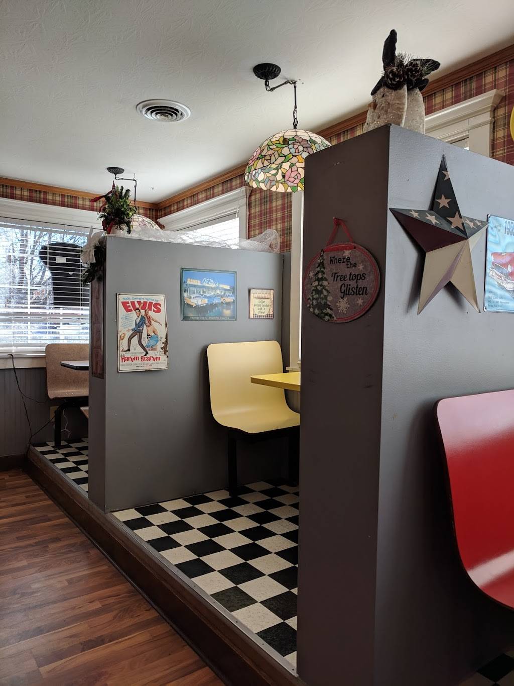 Dairy Mart | restaurant | 107 N Smith St, Jamestown, TN 38556, USA | 9318798904 OR +1 931-879-8904