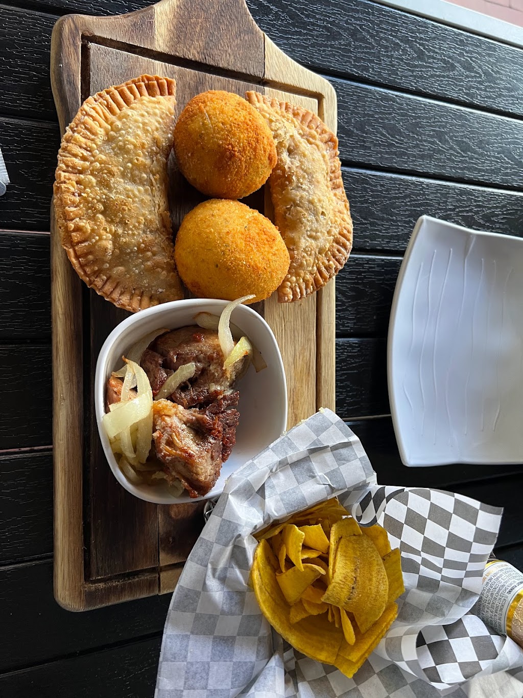 Mojitos | restaurant | 233 N Maclay Ave Unit A, San Fernando, CA 91340, USA | 8186390339 OR +1 818-639-0339