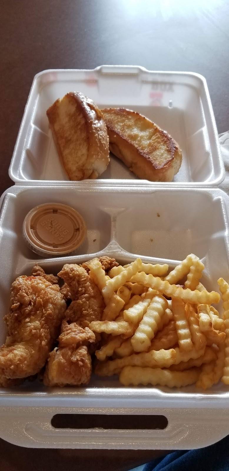 Raising Canes Chicken Fingers | meal takeaway | 2201 War Admiral Way, Lexington, KY 40509, USA | 8595430154 OR +1 859-543-0154