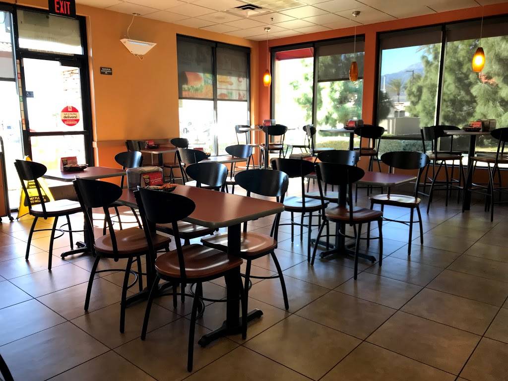 Jack in the Box | restaurant | 15274 Summit Ave, Fontana, CA 92336, USA | 9098035849 OR +1 909-803-5849