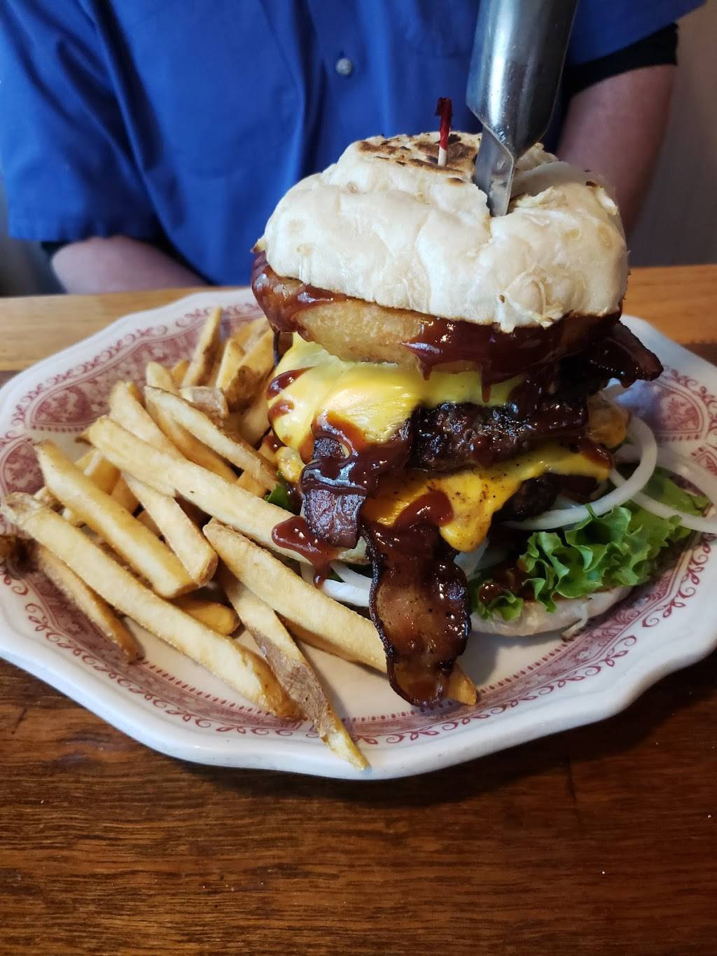 T Js Roadhouse | restaurant | 520 S Auburn St, Colfax, CA 95713, USA | 5303461040 OR +1 530-346-1040