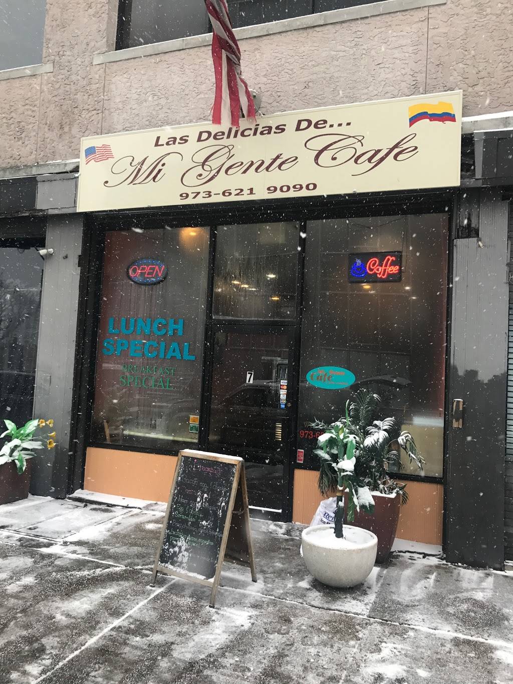 Mi Gente Cafe | restaurant | 7 Central Ave, Newark, NJ 07102, USA | 9736219090 OR +1 973-621-9090