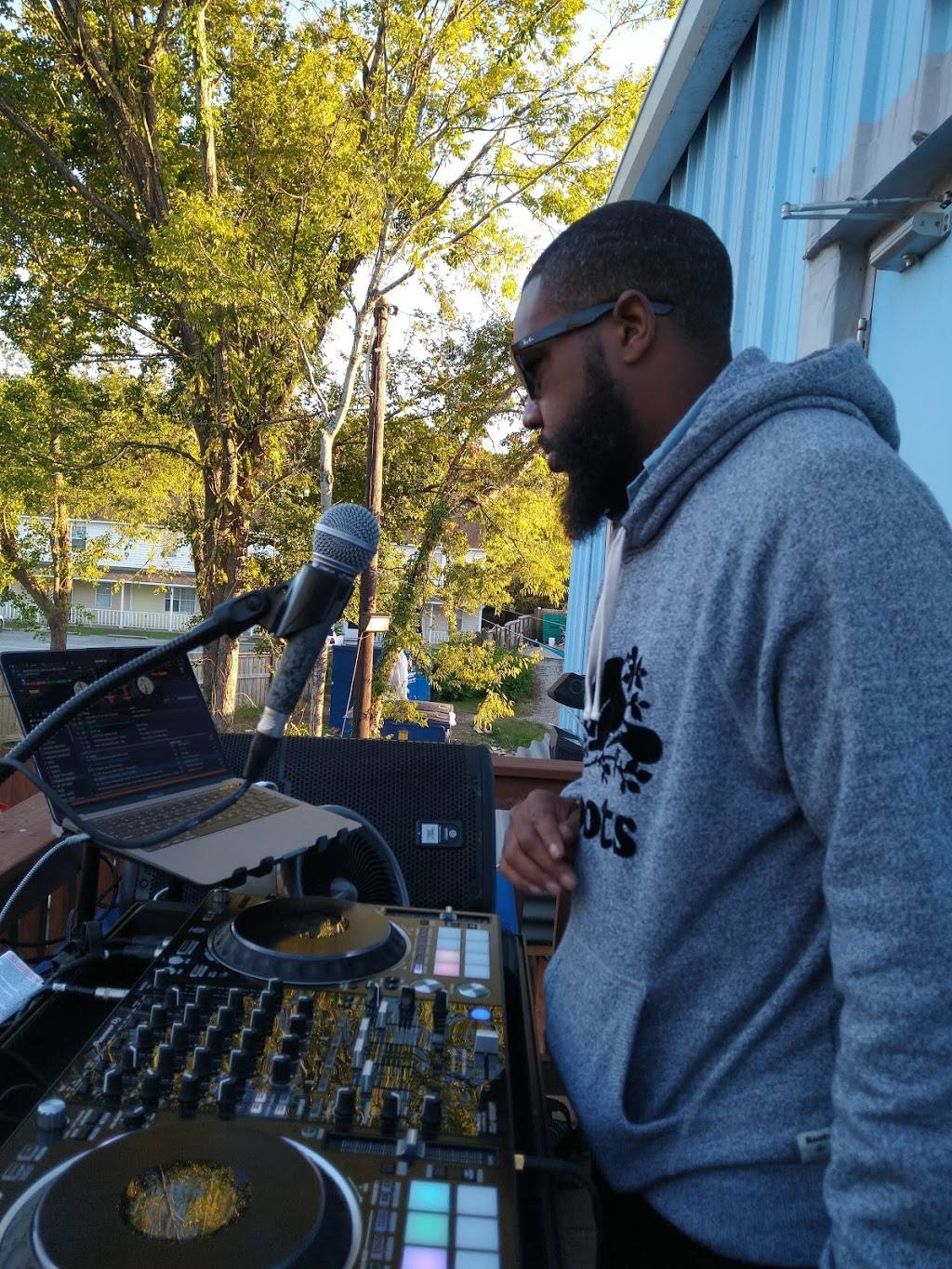 Charleston Sports Pub | restaurant | 792 Folly Rd, Charleston, SC 29412, USA | 8432033319 OR +1 843-203-3319