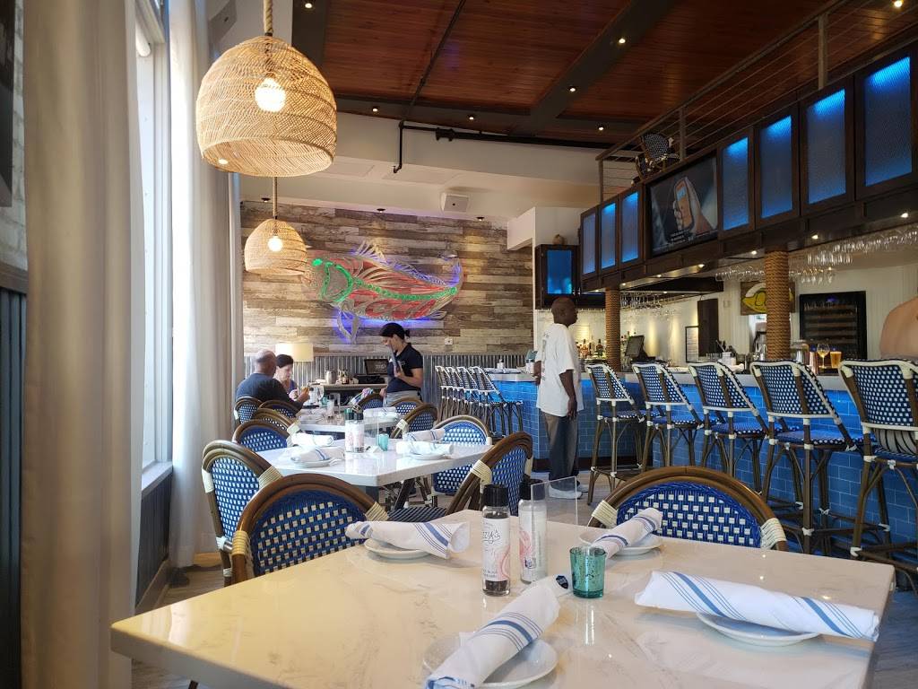 Izzys Fish & Oyster | restaurant | 2282 First St, Fort Myers, FL 33901, USA | 2393374999 OR +1 239-337-4999