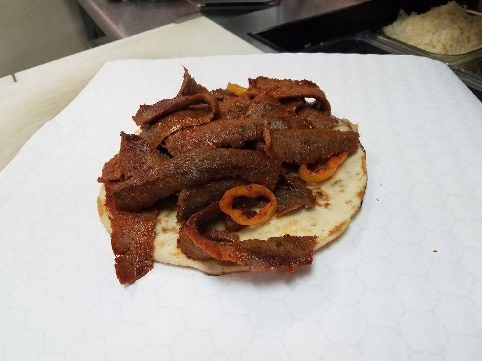 Freshlys Gyros & Cornedbeef | restaurant | 34500 Euclid Ave, Willoughby, OH 44094, USA | 4409464100 OR +1 440-946-4100