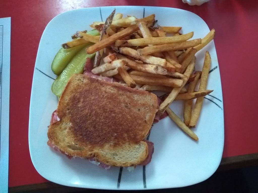 Hill House Restaurant | restaurant | 3198 W Pittsburg Rd, New Castle, PA 16101, USA | 7246524401 OR +1 724-652-4401