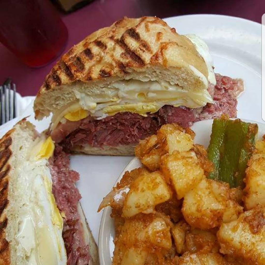 Mad Hatter Restaurant | restaurant | 969 Washington St, Weymouth, MA 02189, USA | 3392014247 OR +1 339-201-4247