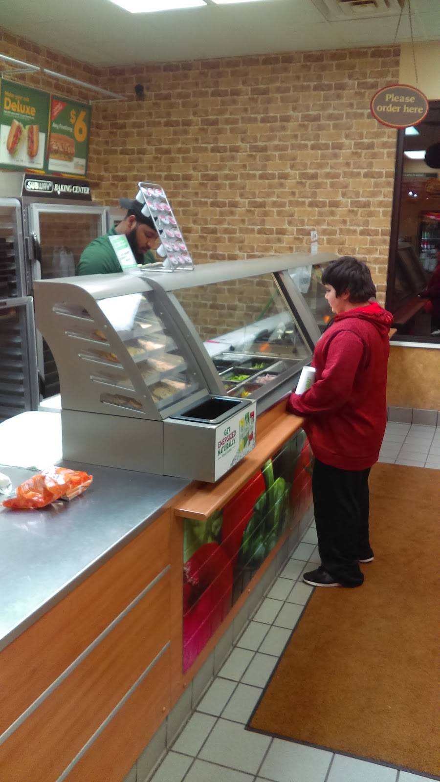 Subway | restaurant | 2021 2nd St, Mt Pleasant, MI 48858, USA | 9897790777 OR +1 989-779-0777