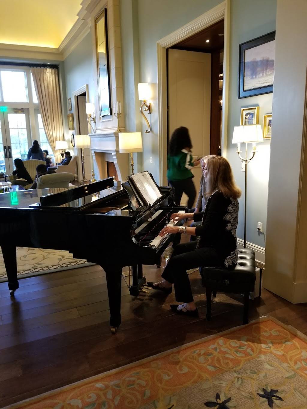 Gold Cup Wine Bar | restaurant | 500 N Pendleton St, Middleburg, VA 20117, USA | 5406873600 OR +1 540-687-3600