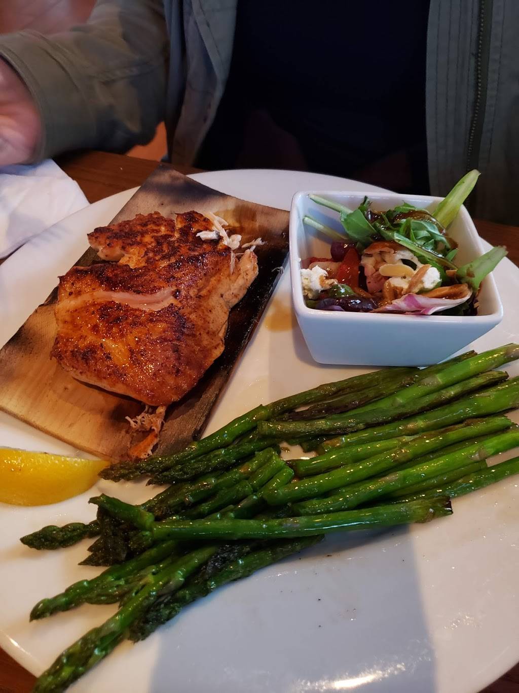 Hickory Tavern | restaurant | 141 Pelham Dr a, Columbia, SC 29209, USA | 8036384103 OR +1 803-638-4103