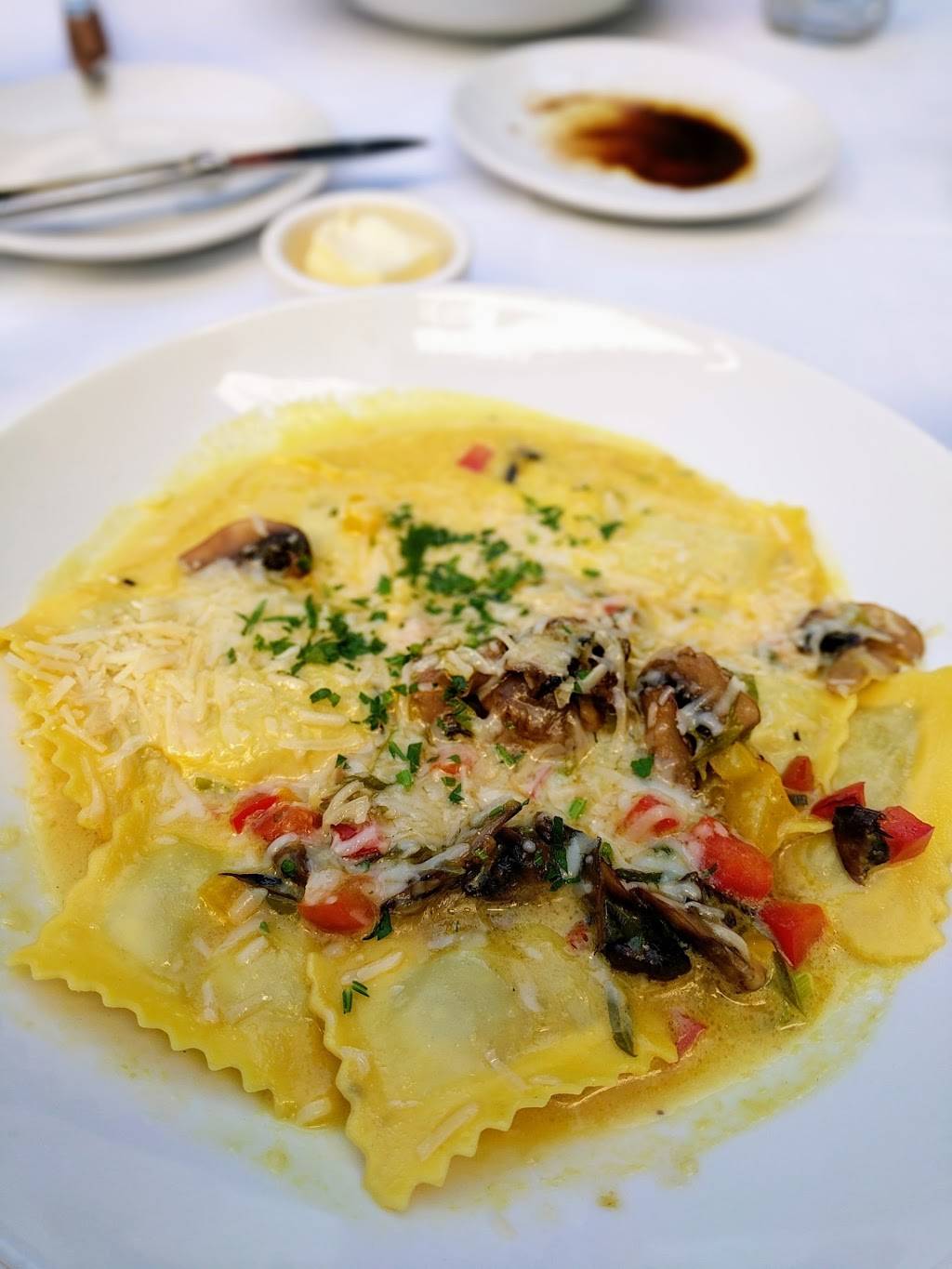 Terrys Lounge | night club | Lincoln St & 7th Street, Carmel-By-The-Sea, CA 93921, USA | 8316207454 OR +1 831-620-7454