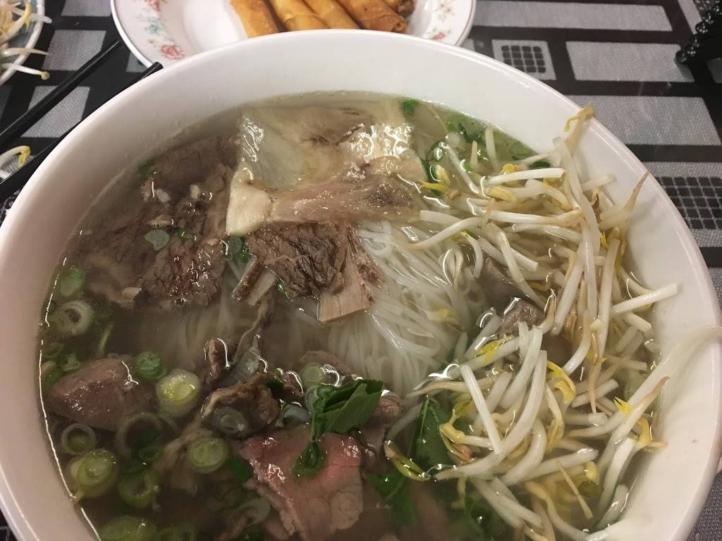 Mr Pho Vietnamese Restaurant | restaurant | 1861 Robertson Rd, Nepean, ON K2H 9N5, Canada | 6138299015 OR +1 613-829-9015