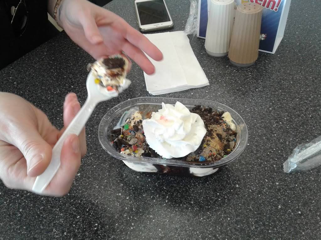 Braums Ice Cream & Burger Restaurant | restaurant | 9050 Camp Bowie W Blvd, Fort Worth, TX 76116, USA | 8175608562 OR +1 817-560-8562