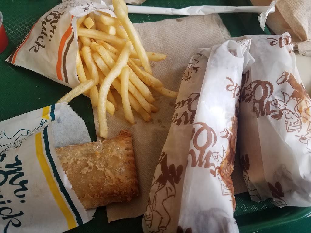 Mr Quick Drive-In | restaurant | 650 Whitehall Rd, Muskegon, MI 49445, USA | 2317444592 OR +1 231-744-4592