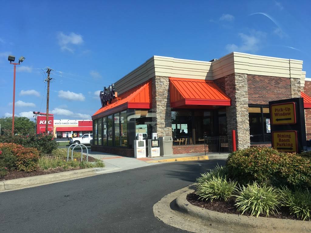 Bojangles Famous Chicken n Biscuits | restaurant | 3558 Hillsborough Rd, Durham, NC 27705, USA | 9193836797 OR +1 919-383-6797