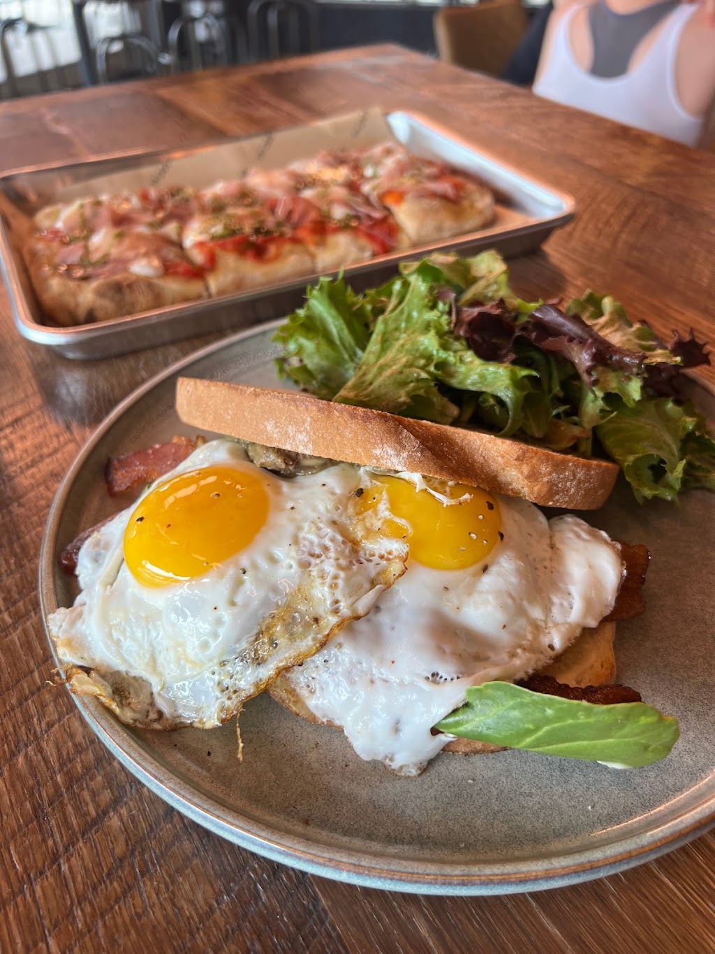 Rochester Hills Social (RH Social) | restaurant | 6870 N Rochester Rd, Rochester, MI 48306, USA | 2487594858 OR +1 248-759-4858