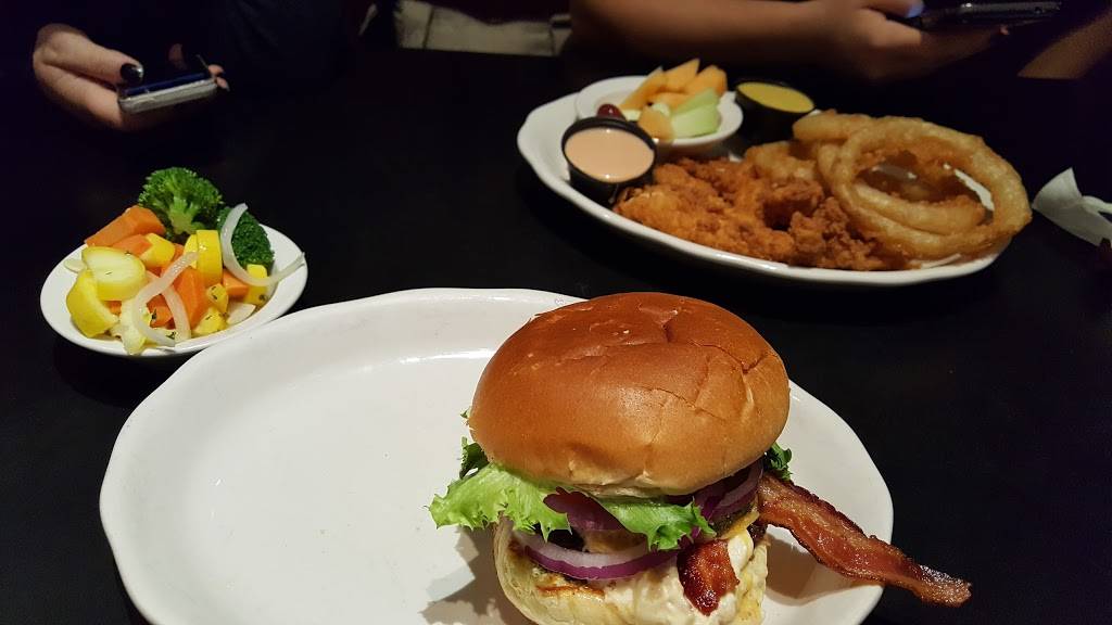 Sports Page Food & Spirits | restaurant | 179 Cross Center Dr, Denver, NC 28037, USA | 7048276283 OR +1 704-827-6283