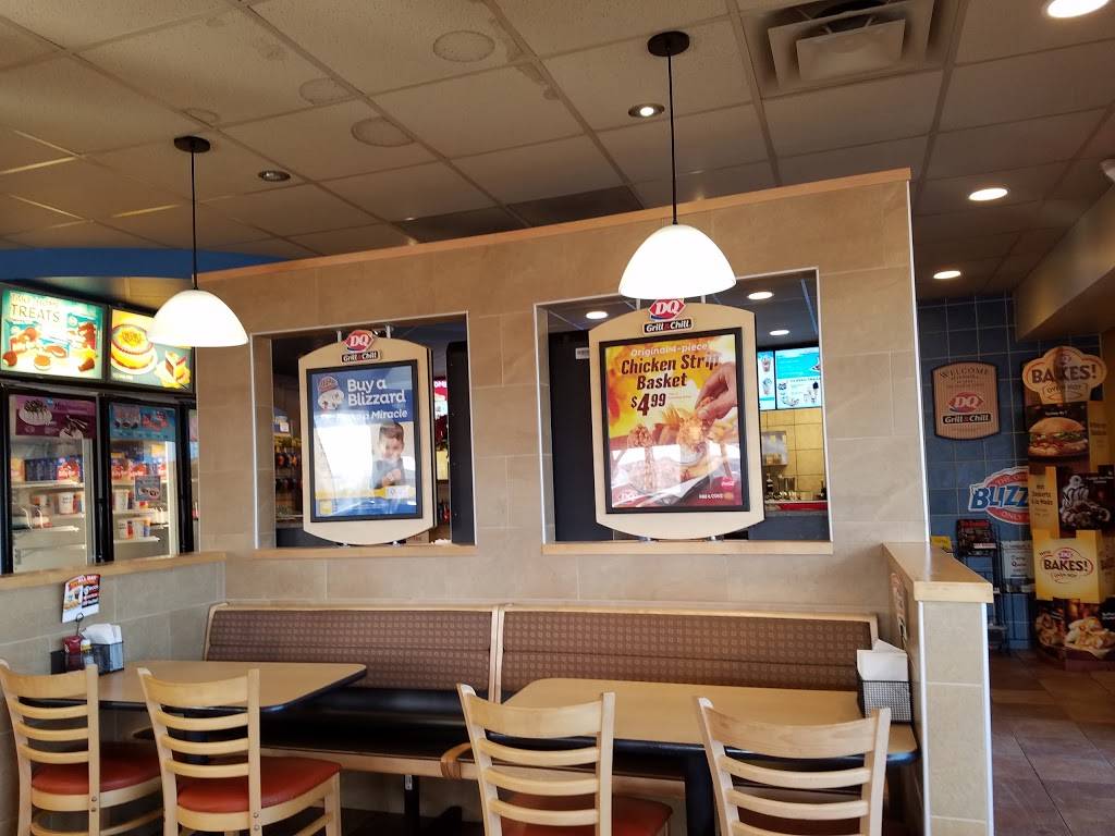 DQ Grill & Chill | restaurant | 100 Center Point Rd, Hiawatha, IA 52233, USA | 3193930944 OR +1 319-393-0944