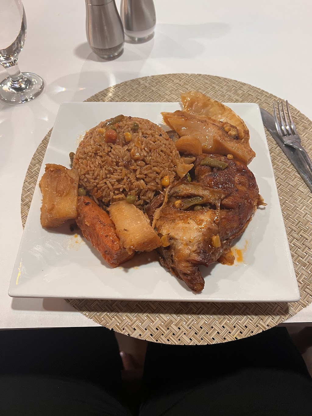 Sambous African Kitchen | restaurant | 1625 E County Line Rd Suite 150, Jackson, MS 39211, USA | 6016654881 OR +1 601-665-4881