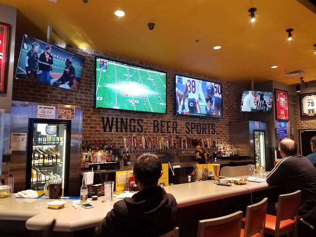 Buffalo Wild Wings | restaurant | 301 E Euclid Ave, Mt Prospect, IL 60056, USA | 8472555000 OR +1 847-255-5000