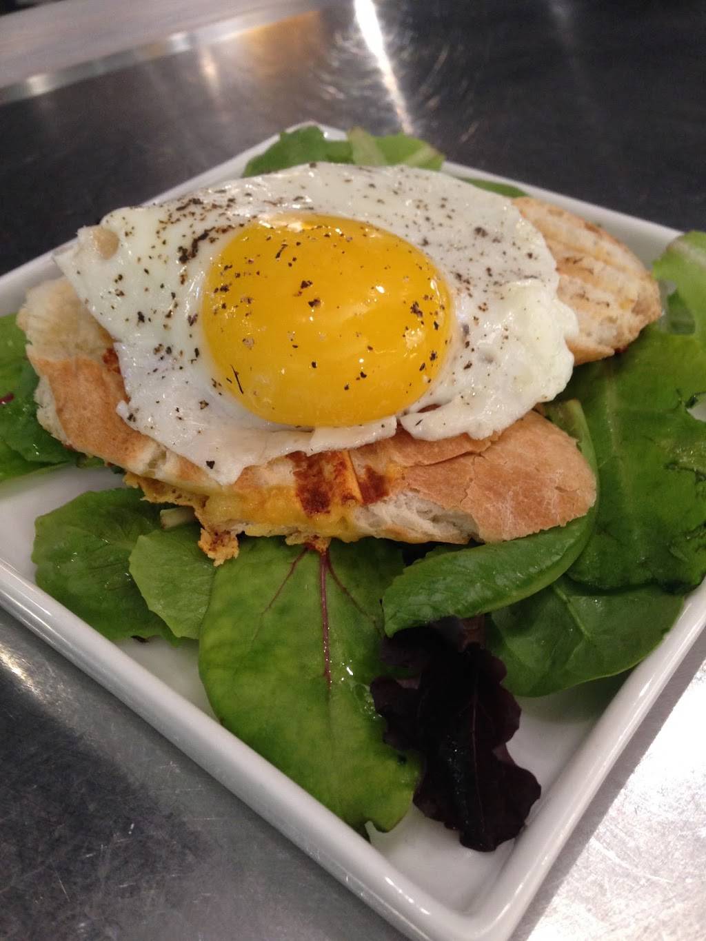 Chantilly Beignes Bistro | restaurant | 619 Rue Principale, Laval, QC H7X 1C7, Canada | 4509699619 OR +1 450-969-9619