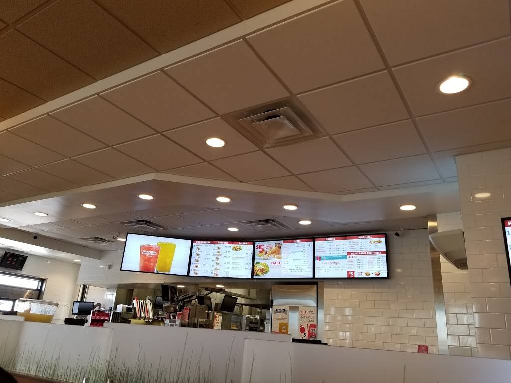 Wendys | restaurant | 1501 George Dieter Dr, El Paso, TX 79936, USA | 9152297660 OR +1 915-229-7660
