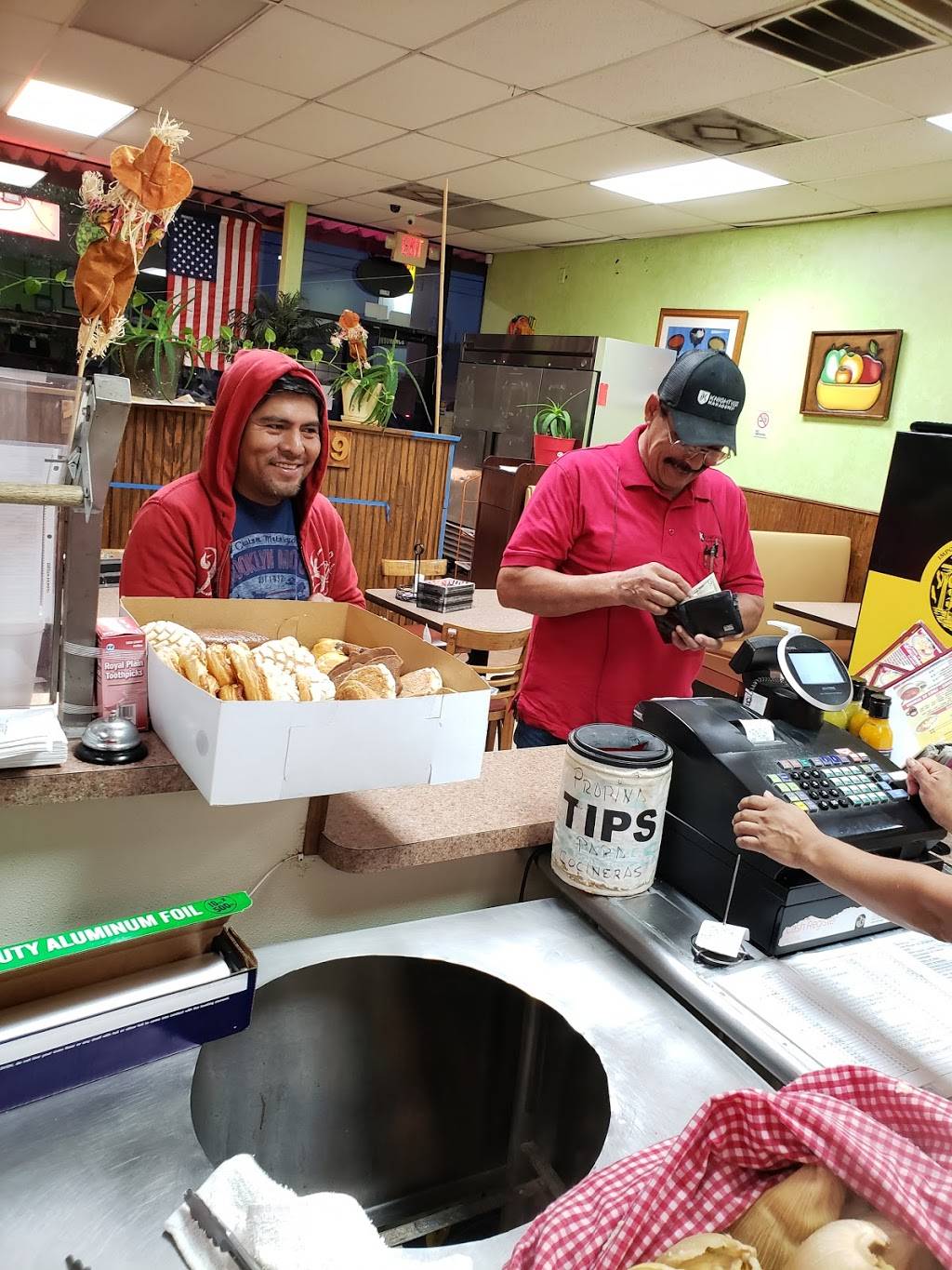 Tamales Mama tere | restaurant | 2526 Airline Dr, Houston, TX 77009, USA | 7134615683 OR +1 713-461-5683