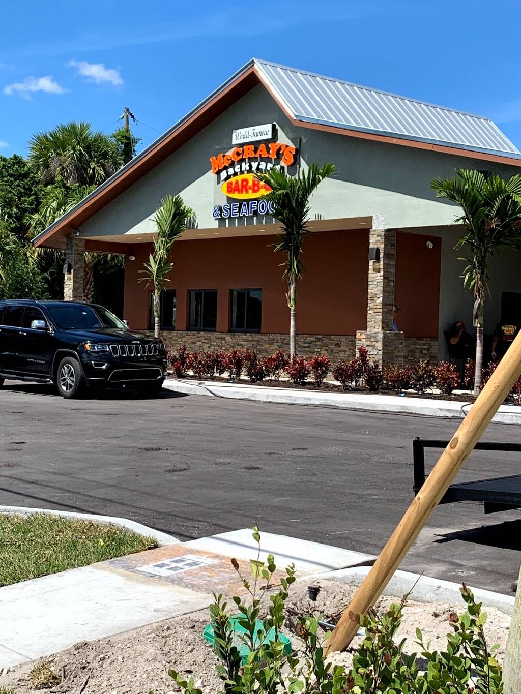McCrays Backyard Bar-B-Q and Seafood | restaurant | 1521 45th St, Riviera Beach, FL 33407, USA | 5613703216 OR +1 561-370-3216