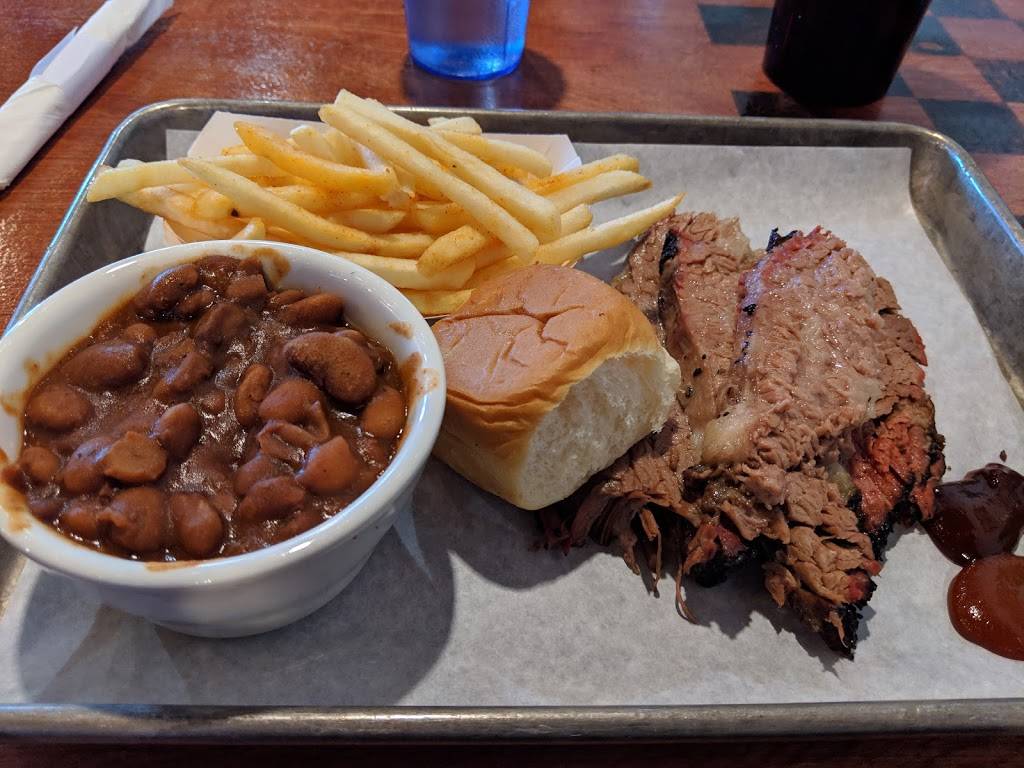 Firehouse Que & Brew | restaurant | 1019 S Main Ave, Fallbrook, CA 92028, USA | 7606453729 OR +1 760-645-3729