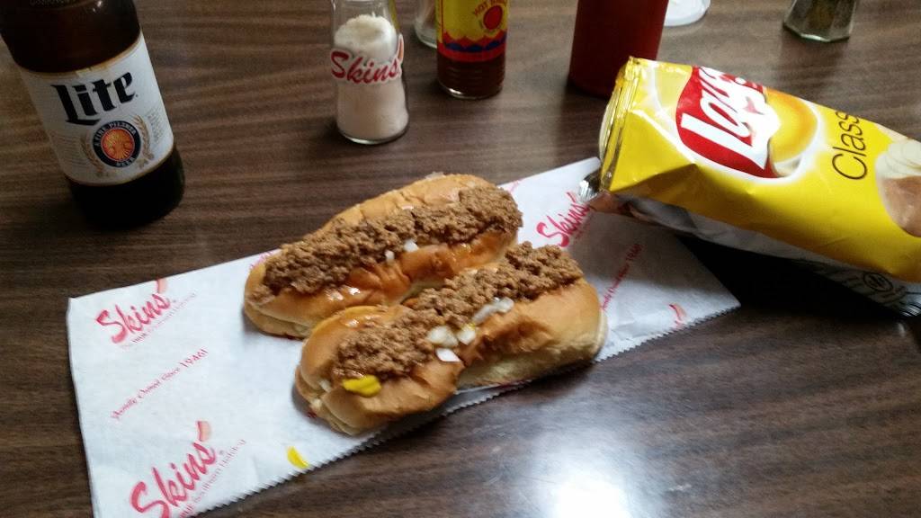 Skins Hotdogs | restaurant | 203 Hudgens St, Anderson, SC 29621, USA | 8642259229 OR +1 864-225-9229