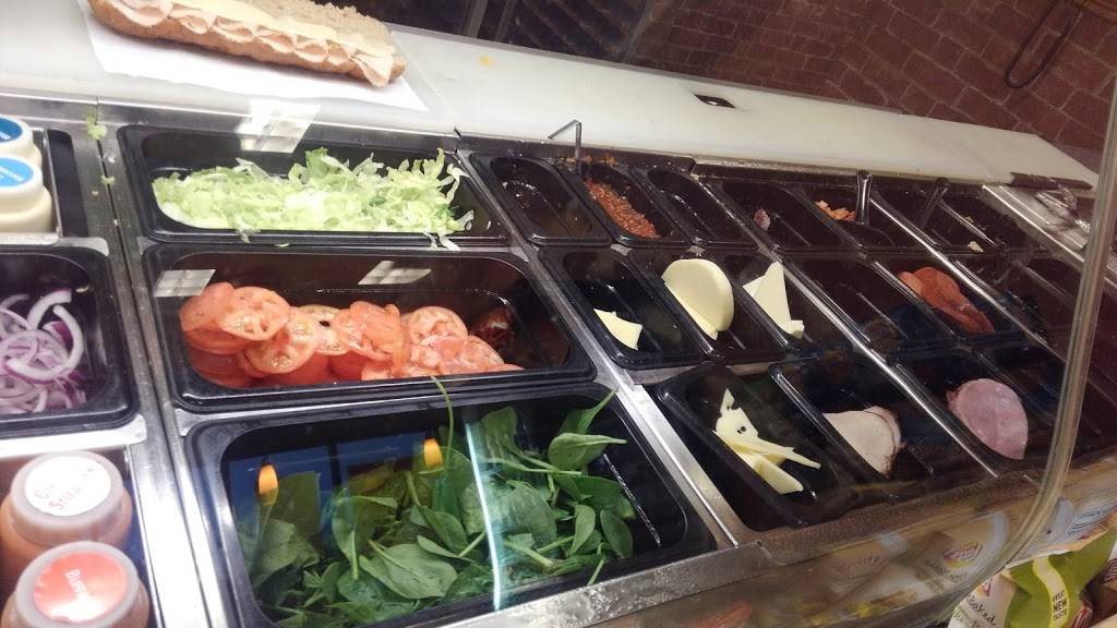 Subway | restaurant | 553 Mast Rd, Goffstown, NH 03045, USA | 6039287601 OR +1 603-928-7601