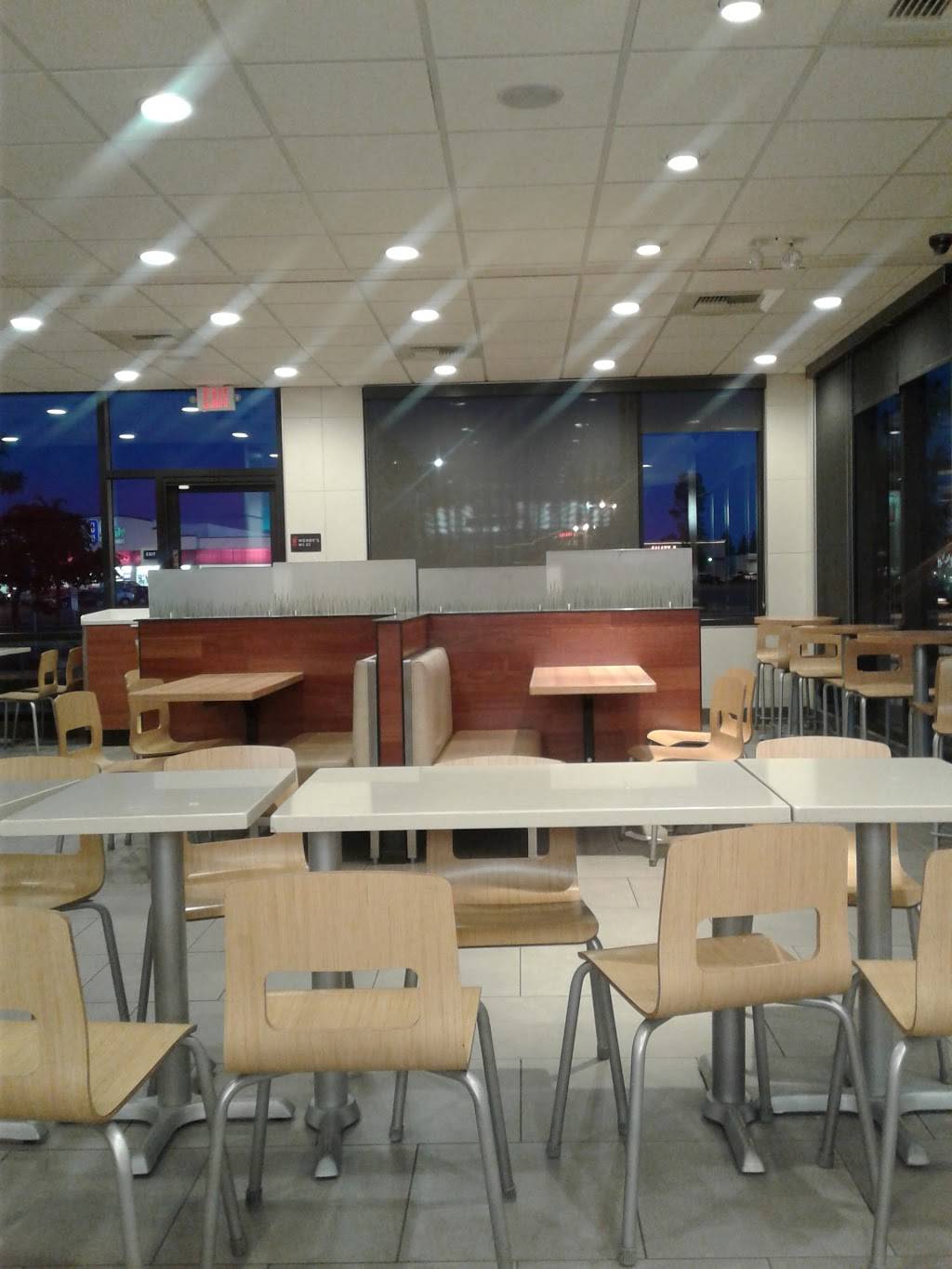 Wendys | restaurant | 860 W Henderson Ave, Porterville, CA 93257, USA | 5597815592 OR +1 559-781-5592