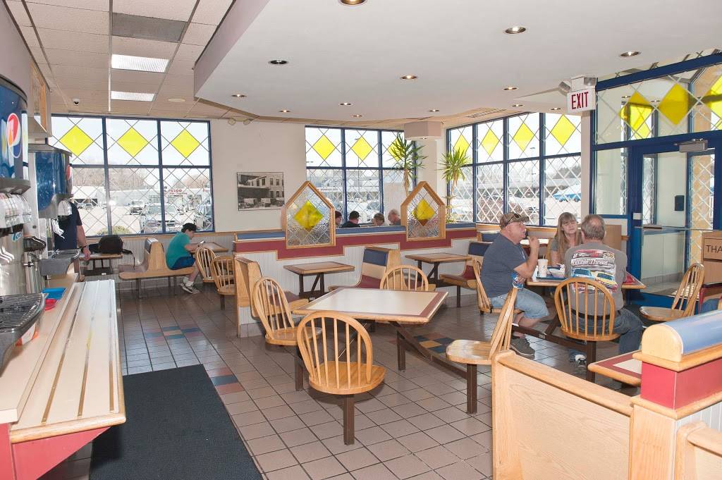 Salt City Dogs | restaurant | 401 Northern Lights Plaza, Syracuse, NY 13212, USA | 3154544271 OR +1 315-454-4271