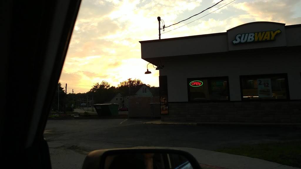 Subway | restaurant | 57 Main St, Oakland, ME 04963, USA | 2074657070 OR +1 207-465-7070