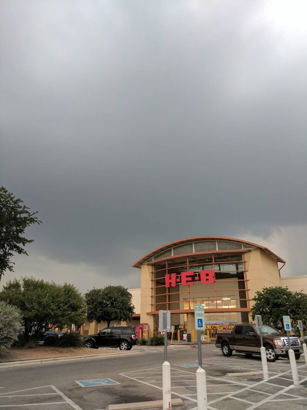 Hancock Center | shopping mall | 1000 E 41st St, Austin, TX 78751, USA | 7135993500 OR +1 713-599-3500